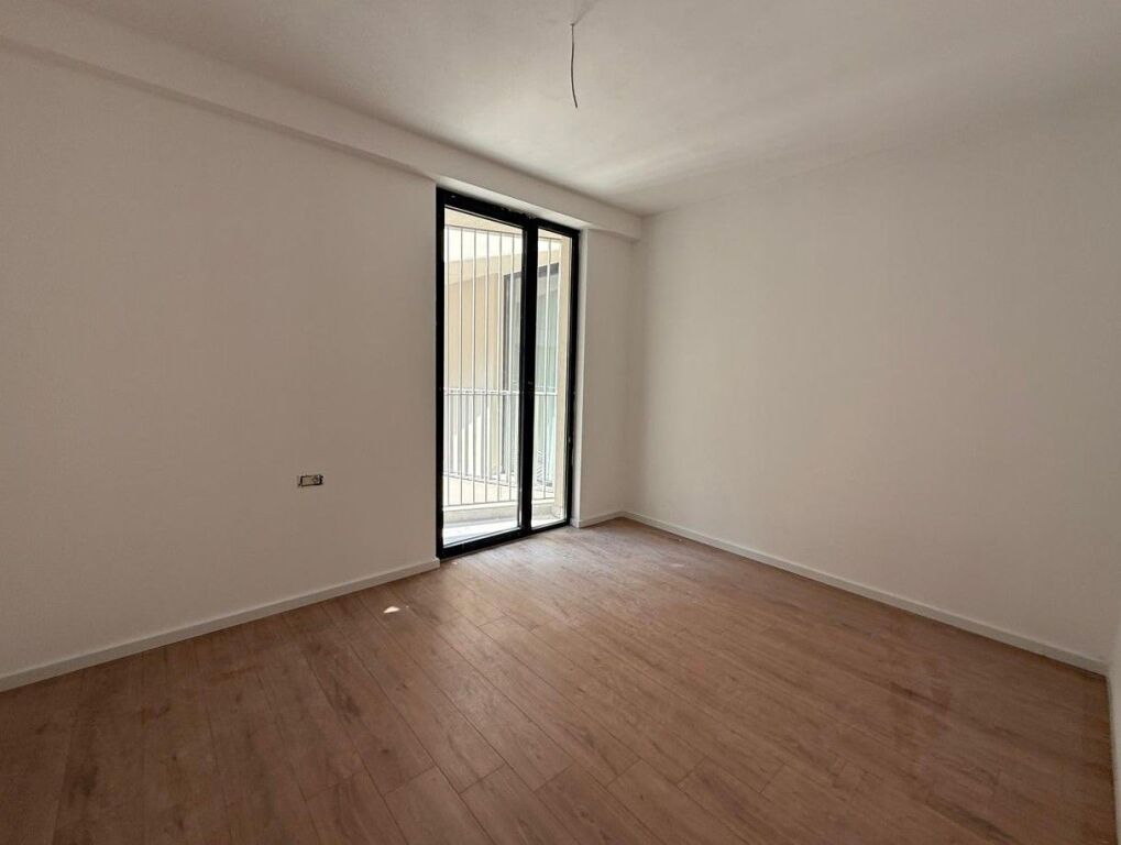 🏢 Zyrë me Qira 2+1+2 – Golden Tower, Mine Peza Qender