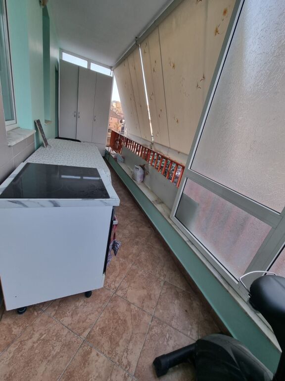 Apartament 3+1+2 me qera tek pallatet Cabenj.