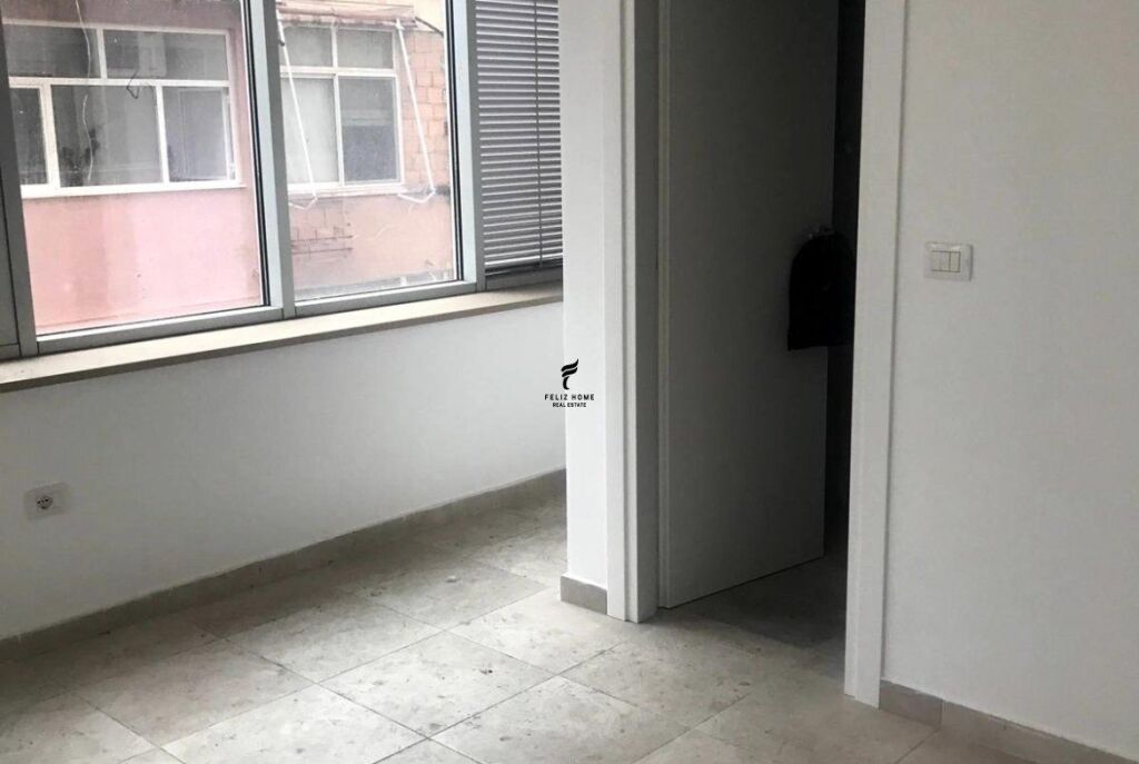 ZYRE ME QERA 50 M2 KOMUNA E PARISIT 70.000 LEKE FH-64142