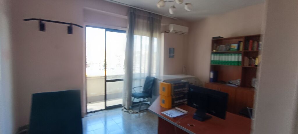 Zyra Me Qera Në Qëndër Tek Downtown One