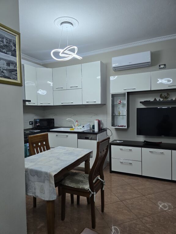 Apartament me qera 2+1 ne Qender