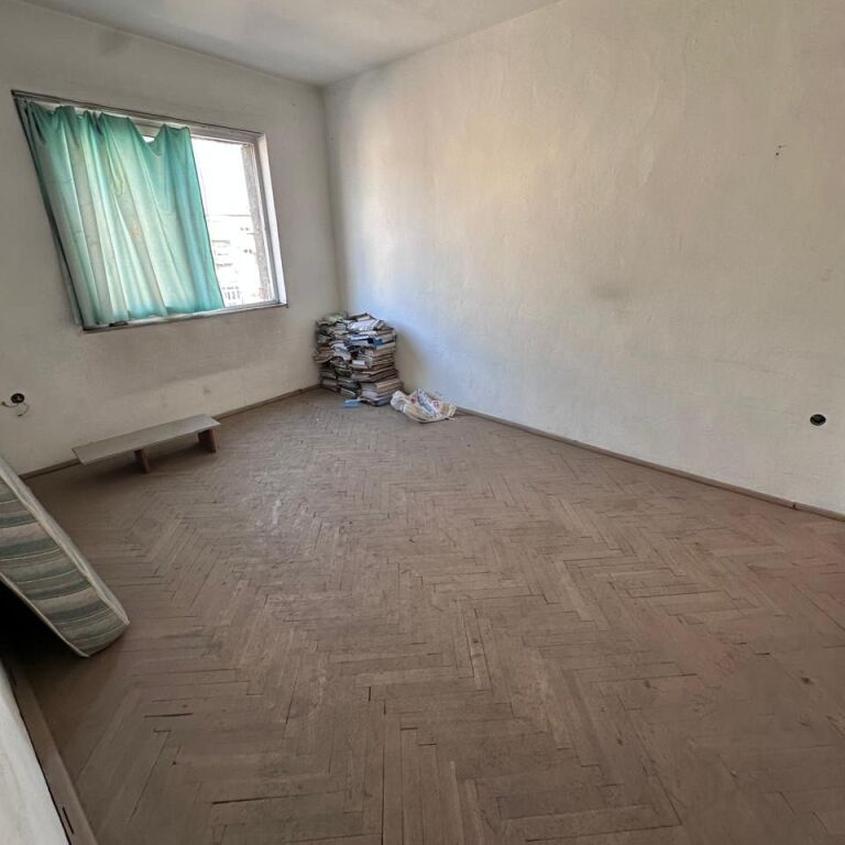 Shitet apartament 3+1 ne Brryl
