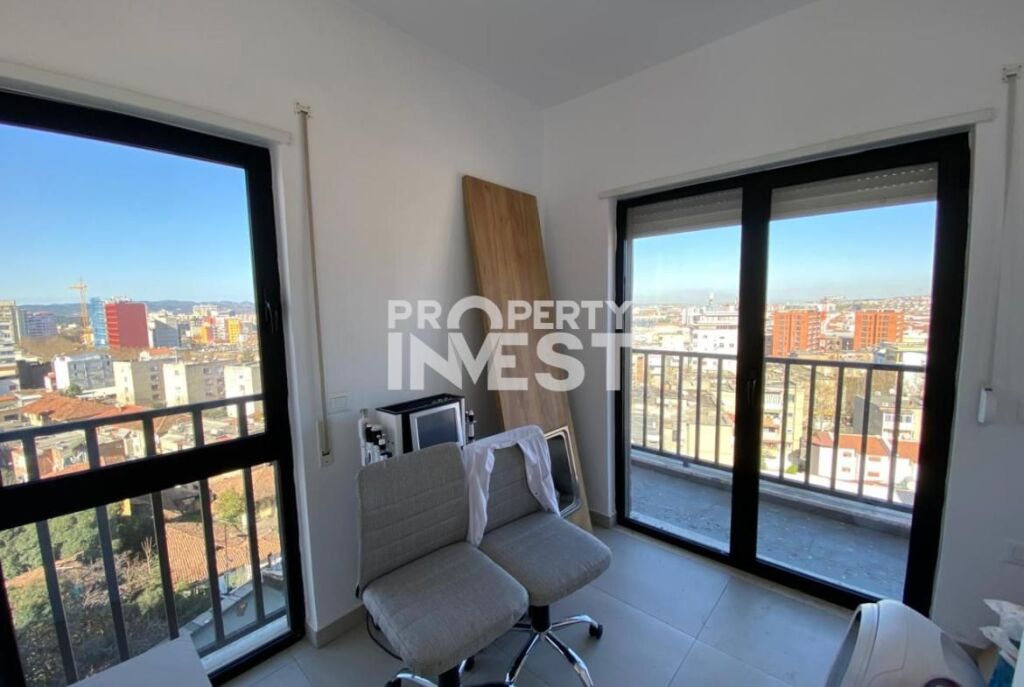 Shitet apartament 3+1+2 Rruga e Dibres perball Restorant Durresi