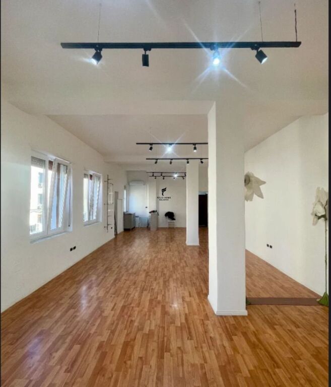OFFICE FOR RENT 71 M2 BLLOK 80,000 LEKE FH-60378