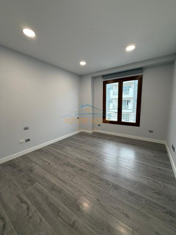 Qira, Ambient per zyra, Hilton Garden Inn Tirana