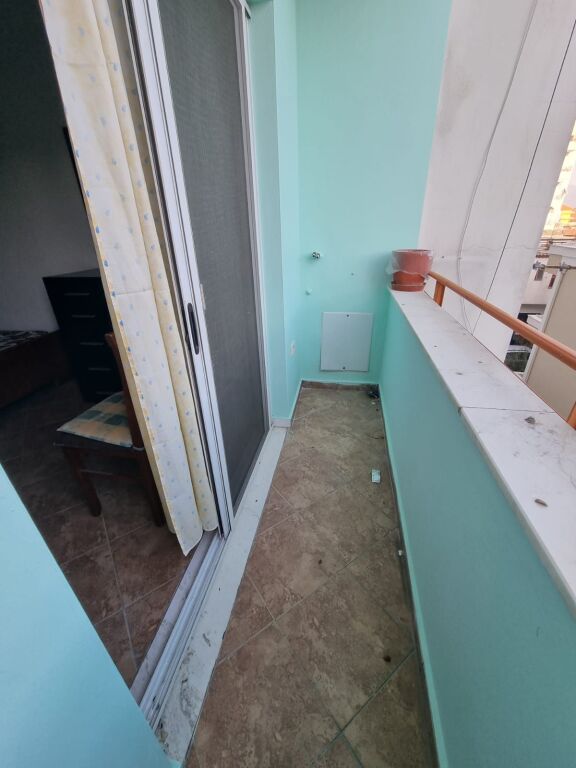 Apartament 3+1+2 me qera tek pallatet Cabenj.