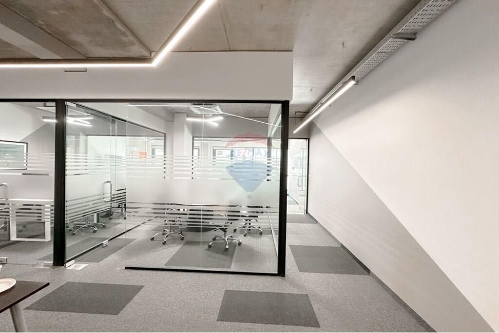 Zyre per qira, Rruga e Kosovareve-