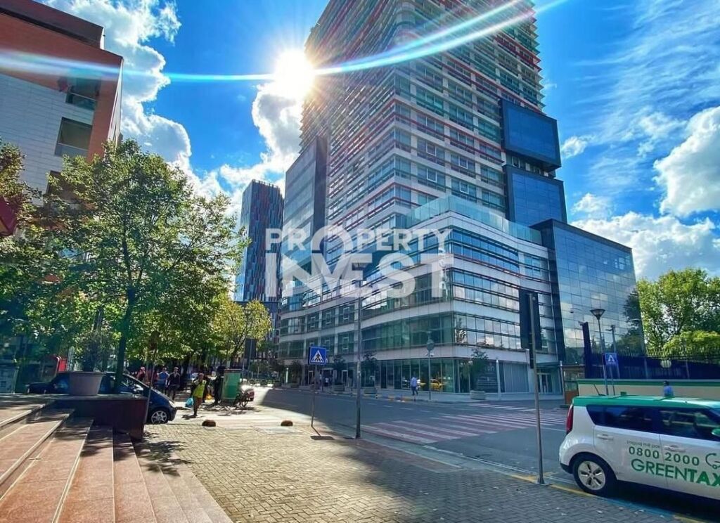 Dyqan me qera kati 0 rruga Elbasanit, prane Coin