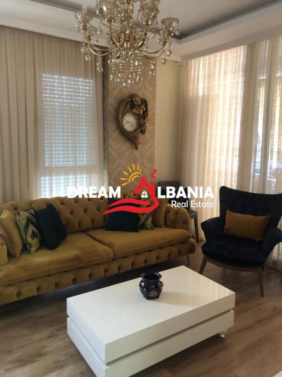 Shitet Apartament 2+1 ne zonen e Pazarit te Ri  ( ID 41212187) F