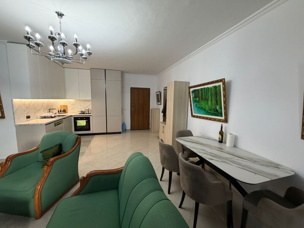 Jepet me qera 1+1 bllok te artixhano mobiluar ashensor 899 eu