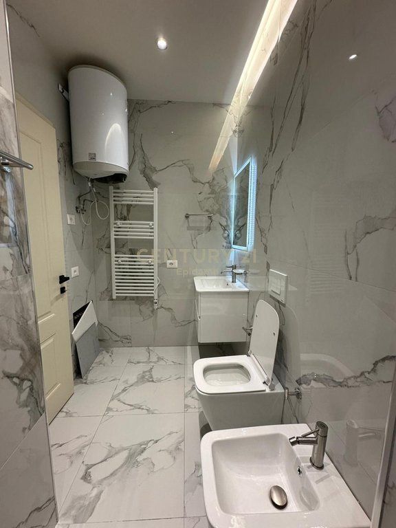 Apartament luksoz 2+1+2 për shitje në zonën e Zogut të Zi, Tiranë.