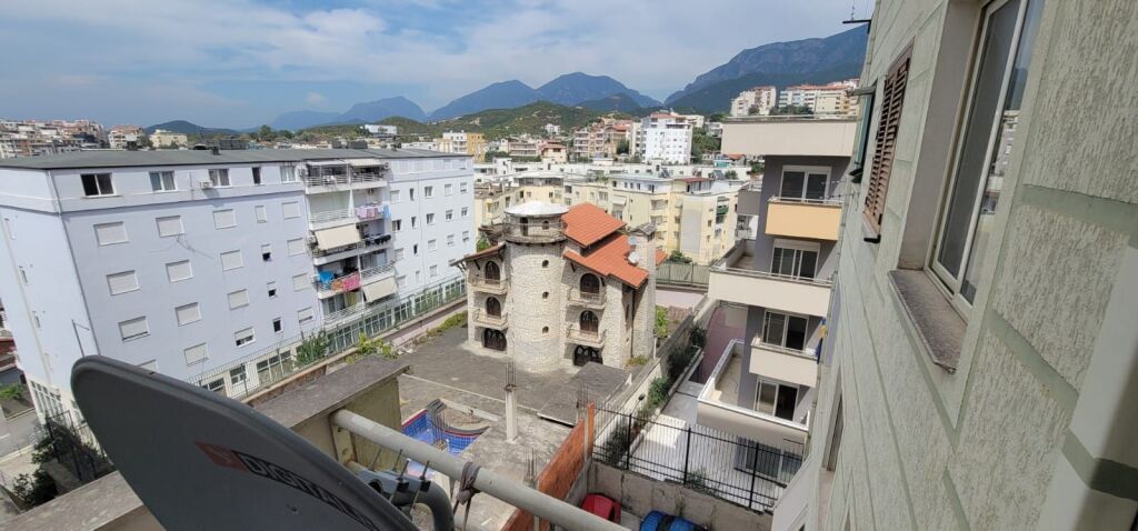 Jepet apartament me qera 1+1