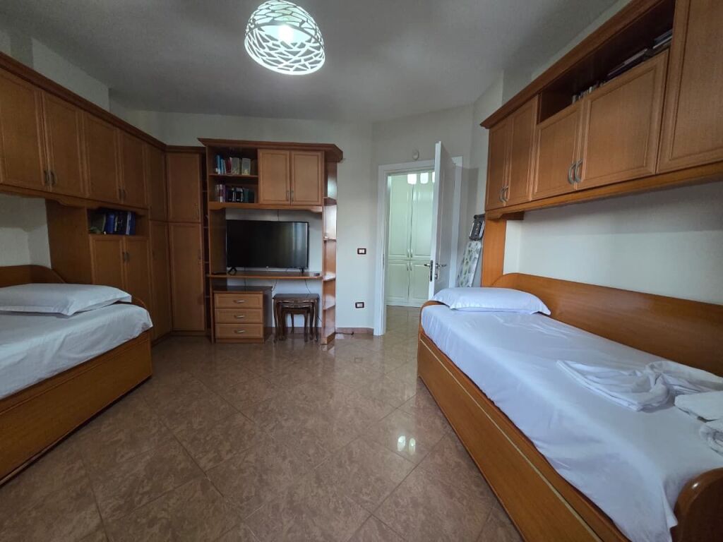 Jepet me qira 2+1 ,Qëndër