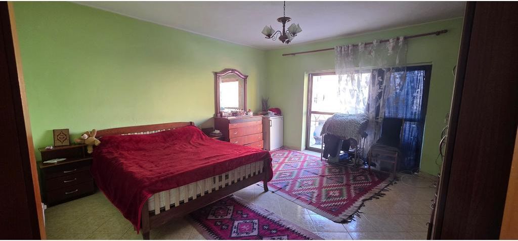 Komuna e Parisit – Për shitje Apartament 3+1+2 që ndahet në 2 apartamente 1+1!