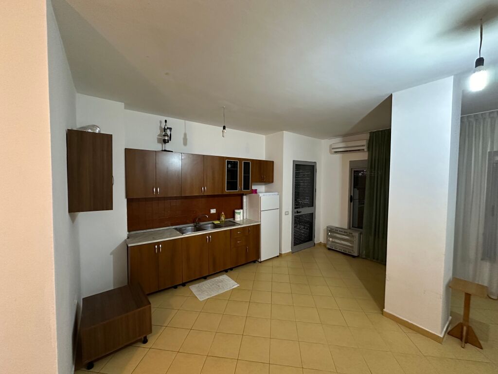 Apartament 1+1 me qera prane Spakut tek rruga Jordan Misja