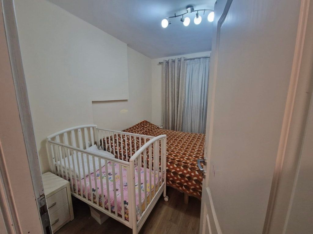 Shitet apartament 1+1 ne rrugen Mine Peza