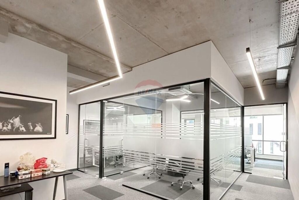 Zyre per qira, Rruga e Kosovareve-