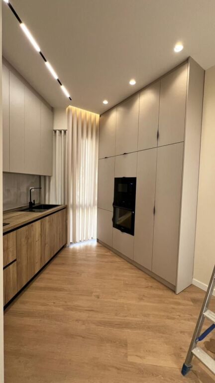 Vile 3 kateshe me qera tek Liqeni i Thate