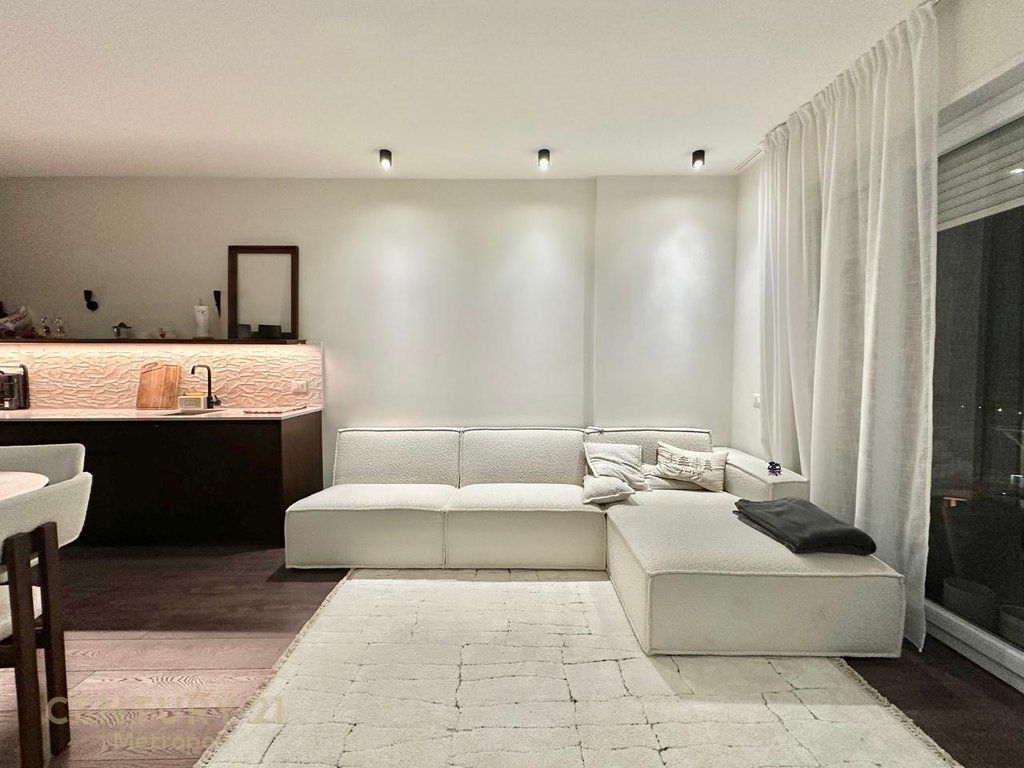 SHITET APARTAMENT 1+1 i MOBILUAR, VILAT GJERMANE!