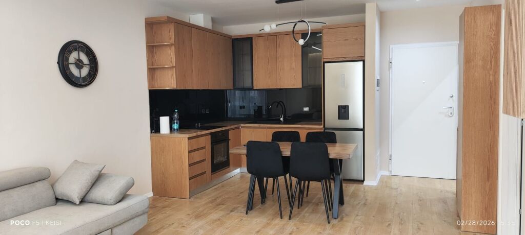 APARTAMENT 1+1 ME QERA – ISH STACIONI I TRENIT, TIRANË