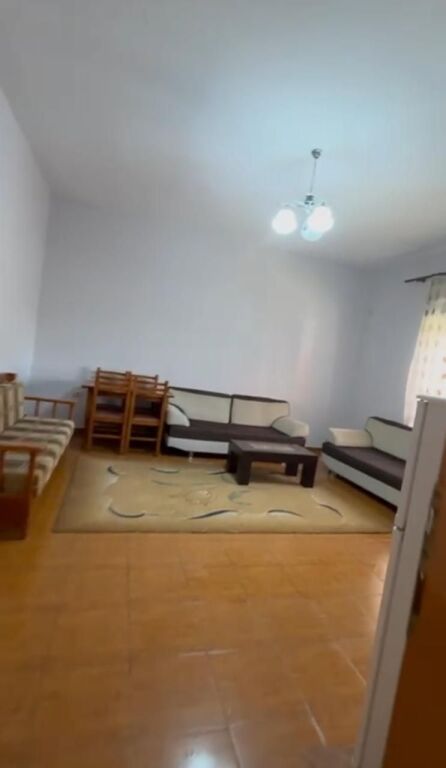 Apartment 1+1 for rent, near the United School (near the Faculty of Medicine) 400 thousand lek