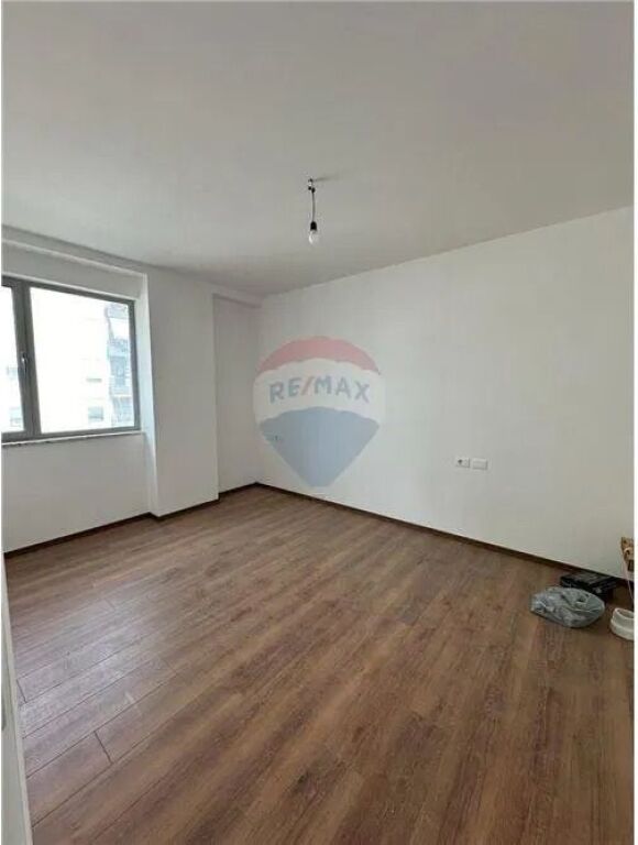 Apartament - Për Shitje - Rruga Aleksandër Moisiu, Tiranë