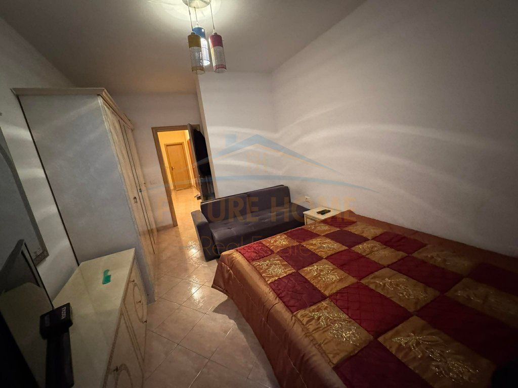 Shitet Apartament 2+1 – Unaza e Re, pranë Bar Univers