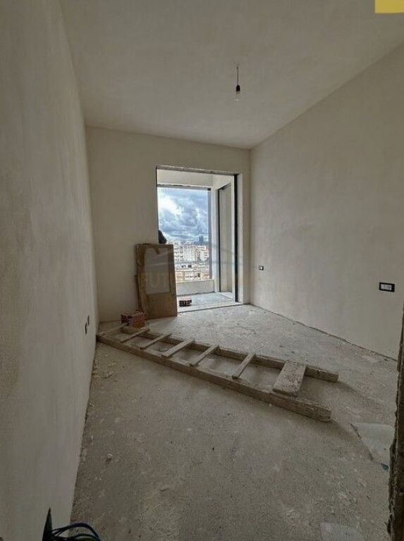 Shitet, Apartament 2+1, Ali Demi