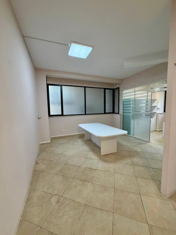 📣 QERA Ambient Zyre 📍 Prane 21-Dhjetorit ✨  