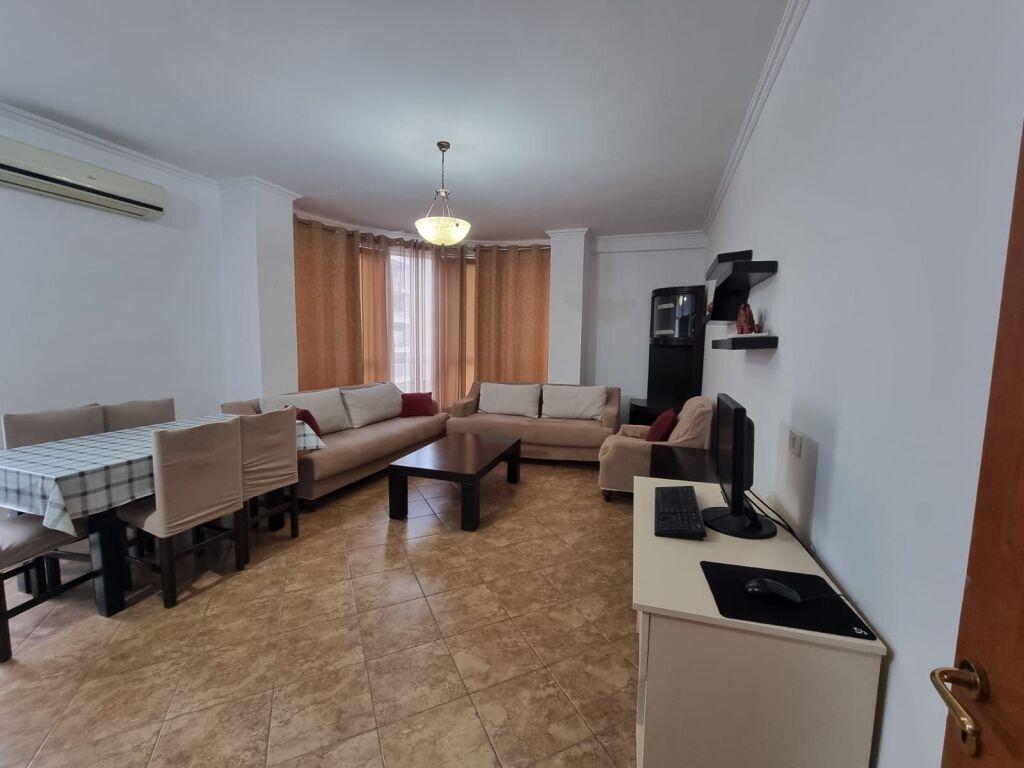 Apartament 3+1+2 me qera tek pallatet Cabenj.