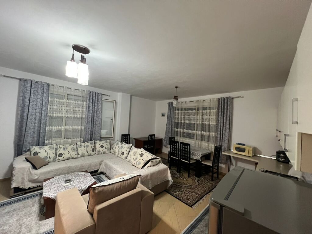 Affittasi appartamento arredato 2+1 ad Astir al prezzo di 450 mila lek,
