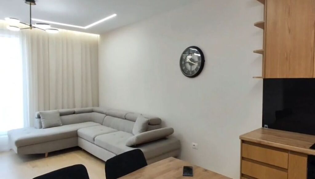 APARTAMENT 1+1 ME QERA – ISH STACIONI I TRENIT, TIRANË