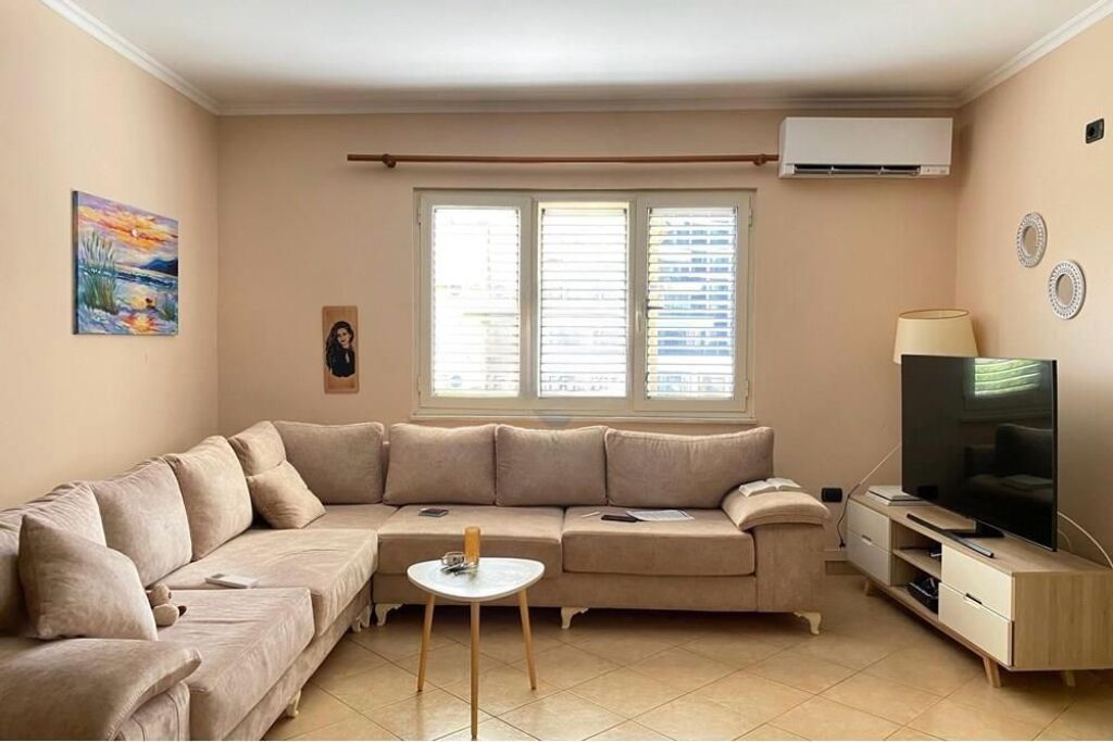 APARTMENT 2+1 FOR RENT!  Dam of the Lake, Buildings next to Lake View, at the pools.