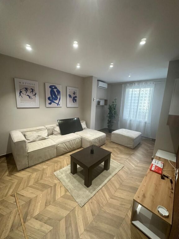 JEPET ME QERA KATI I 1 I NJE VILE QENDER, DURRES