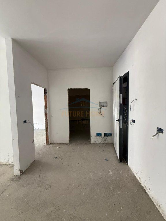 Shitet, Apartament 1+1, , Paskuqan, Tiranë.