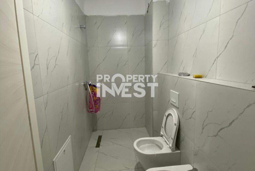 Office space+parking spot for rent at Myslym Shyri