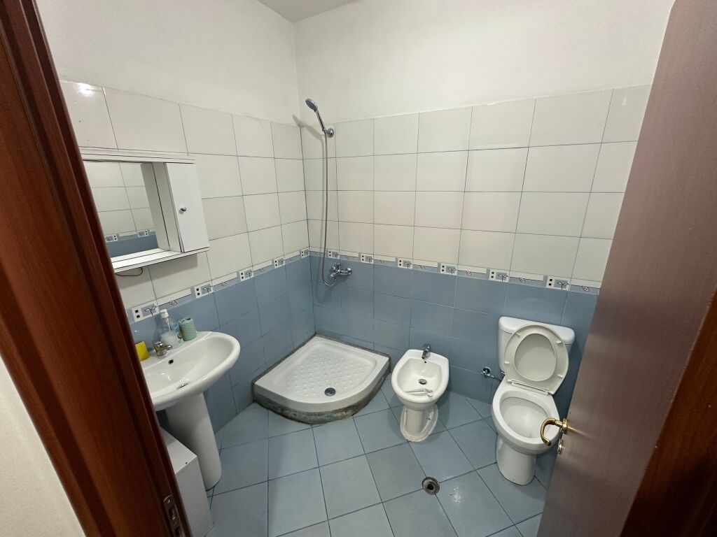 Apartament 1+1 me qera prane Spakut tek rruga Jordan Misja
