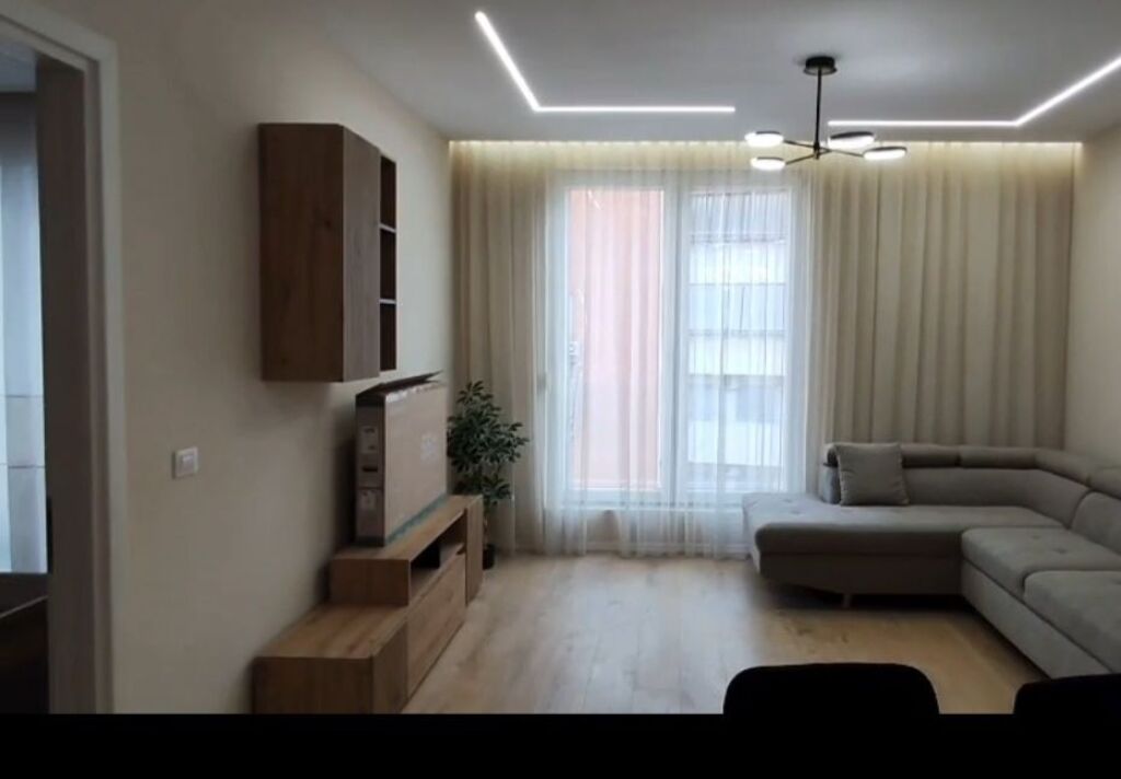APARTAMENT 1+1 ME QERA – ISH STACIONI I TRENIT, TIRANË