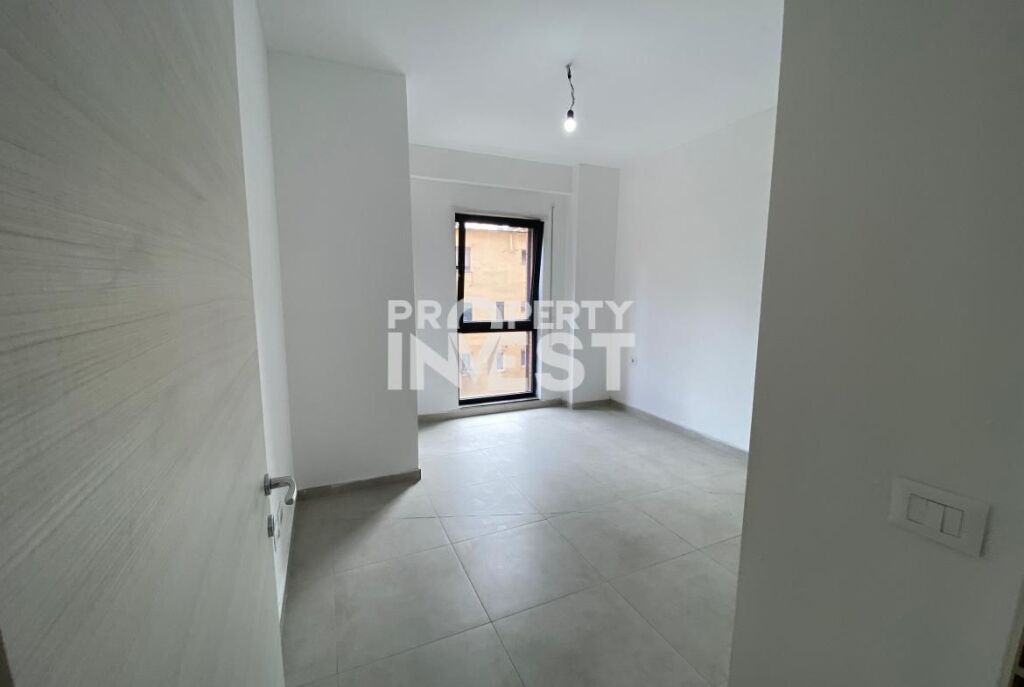 Office space+parking spot for rent at Myslym Shyri