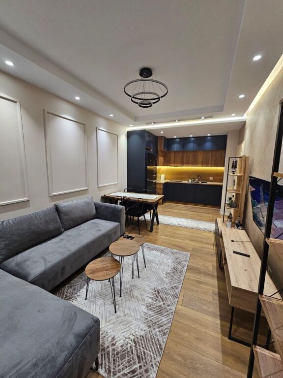 Apartament 1+1 ne shitje, Liqeni i Thate prane Radisson