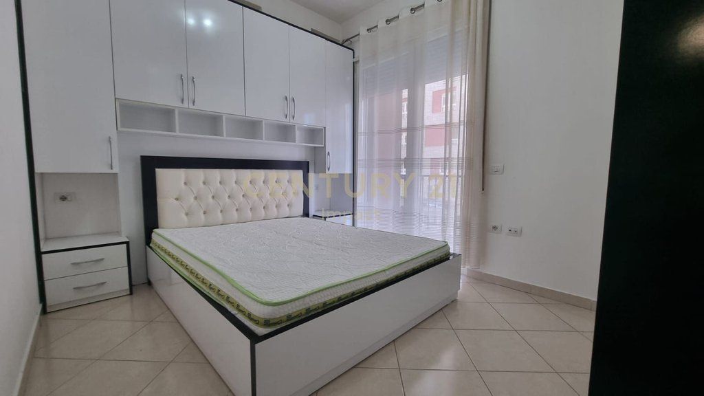 JEPET ME QIRA APARTAMENT 1+1 TEK 21 DHJETORI, RRUGA MUHAMET GJOLLESHA