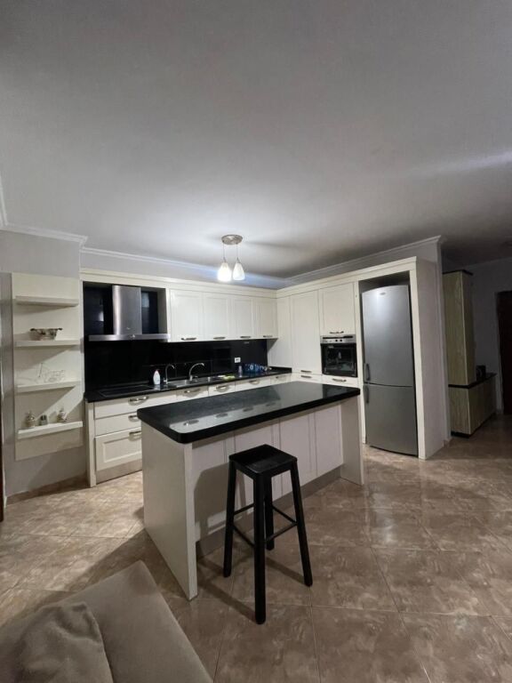 Apartament per shitje 2+1+2 te kompleksi Kolombo