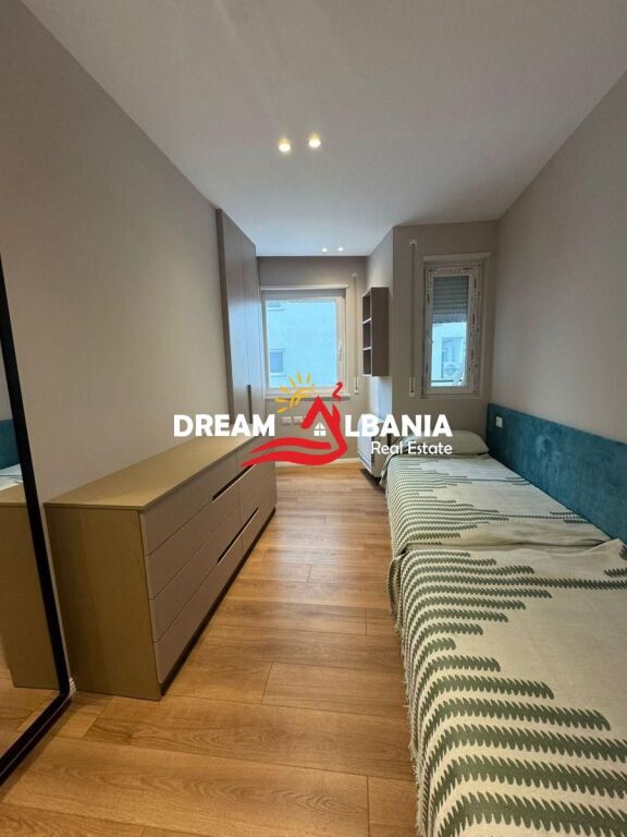 Shitet apartament 2+1 ne Qender te Tiranes prane Kafe Flora (ID 41211759)
