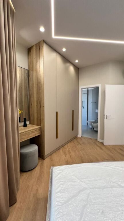 Vile 3 kateshe me qera tek Liqeni i Thate