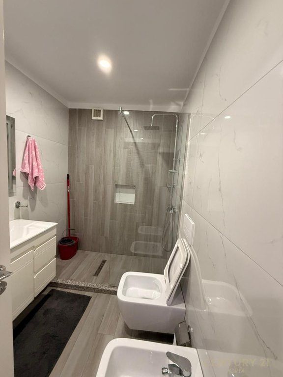 AFFITTASI APPARTAMENTO 2+1 NEL COMUNE DI PARIGI