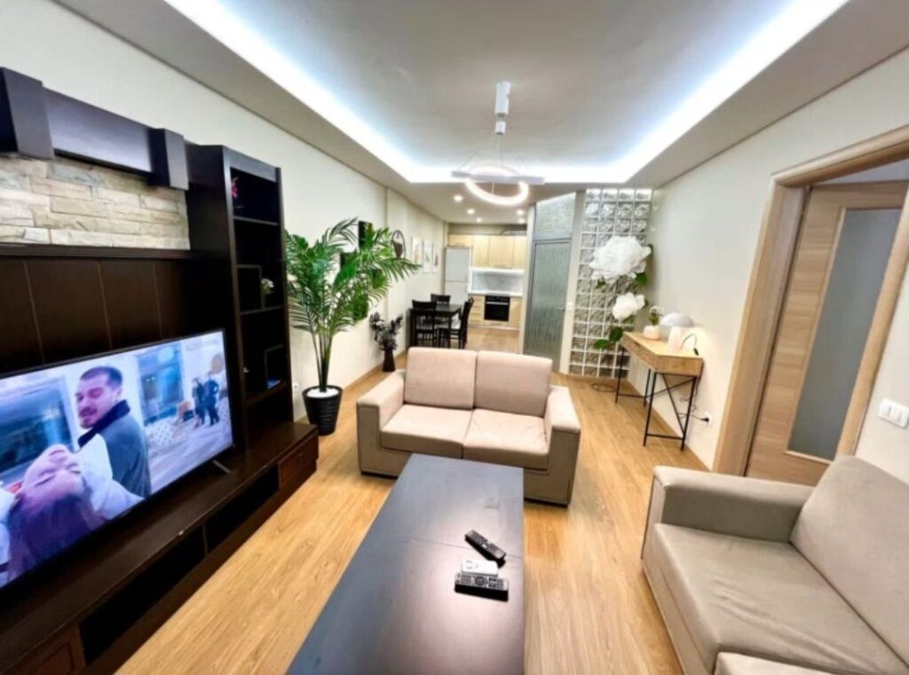 JEPET ME QERA APARTAMENT 1+1 TEK BRYLI (PERBALLE PASTICERI TITO)