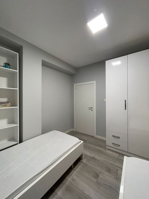 🏡 Appartamento 2+1 in Vendita – 21 Dhjetori, vicino all'Hotel Mondial