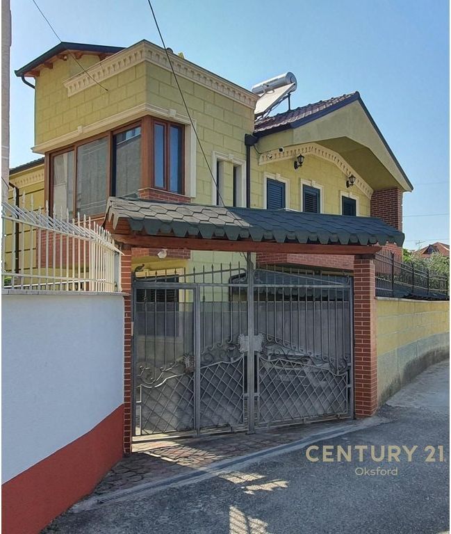 Shitet vilë 2 kate + papafingo në rrugën Jordan Misja! 285,000 € Sip. Totale  156m2