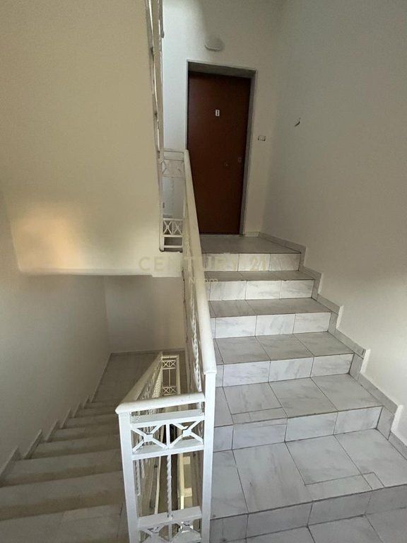 JEPET ME QERA KATI I DYTE I NJE VILE, ZYRË – PAZARI I RI