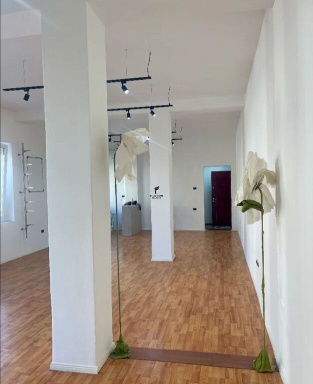 OFFICE FOR RENT 71 M2 BLLOK 80,000 LEKE FH-60378